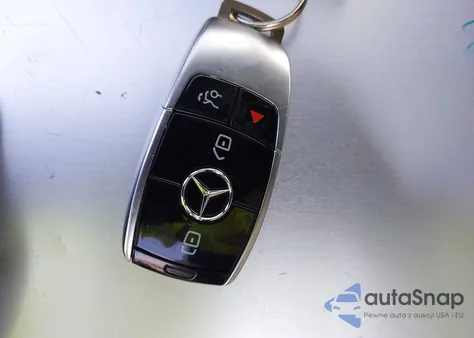 2017 Mercedes-Benz E 300 z USA, uszkodzony, nr VIN WDDZF4JB5HA007809